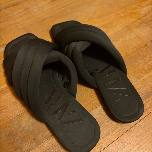 Zara Women's Elegant Black Sandals - Picture 2 of 3